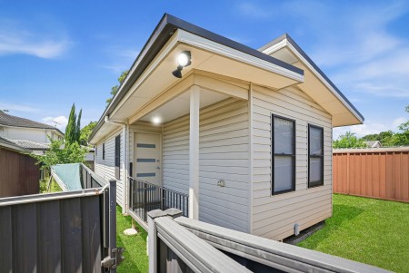 Private Granny Flat With Undercover Parking