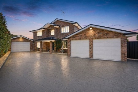 Grand Family Living On An Impressive 792m2 block
