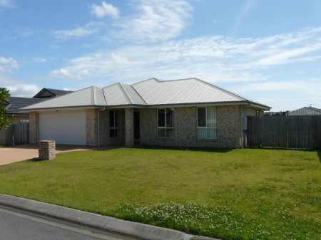 8 Allister Cresent, Rothwell, QLD 4022