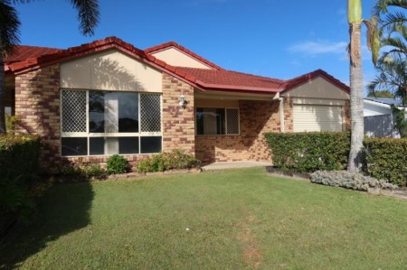 2/13 PARKWAY ST, Rothwell, QLD 4022