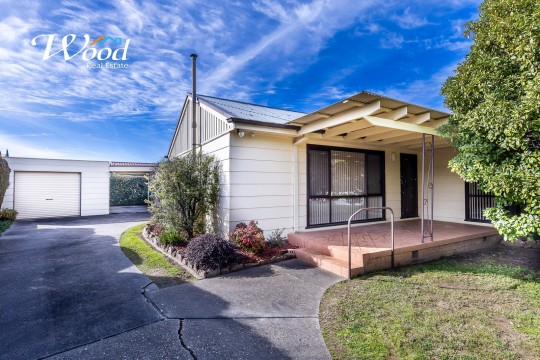 Property in Lavington - Guide: $589,000 to $599,000