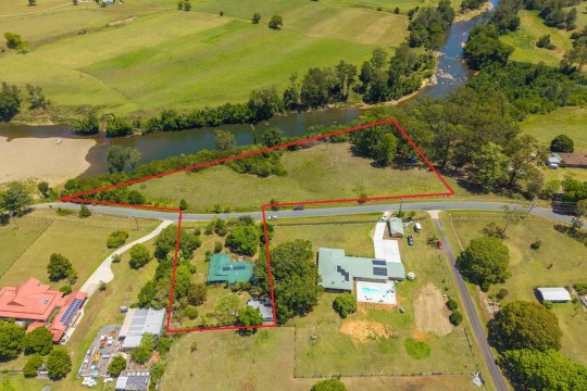 Property in Beechwood - AUCTION if not sold prior