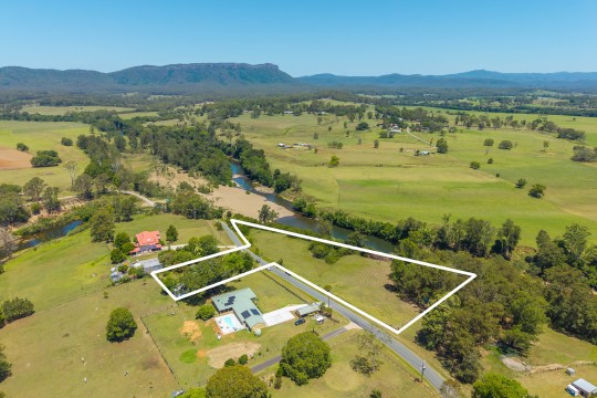 Property in Beechwood - AUCTION if not sold prior