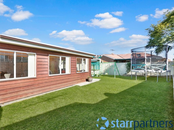 1 Osburn Pl, St Helens Park - Thumbnail 4