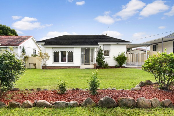 8 Adams Crescent, St Marys - Thumbnail 7