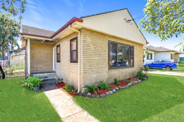 19 Thompson Avenue, St Marys - Thumbnail 2
