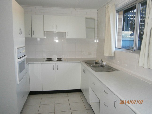 MODERN ONE BED UNIT - 350 METRES TO NAMBOUR HOSPITAL