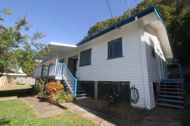 THREE BEDROOM TIMBER COTTAGE