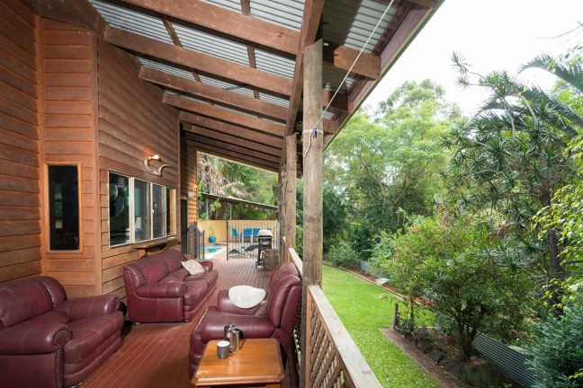 CHARMING TIMBER CHALET IN A VERY PRIVATE BUSH SETTING