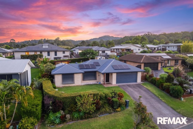 Single Level Living: Expansive Entertaining!