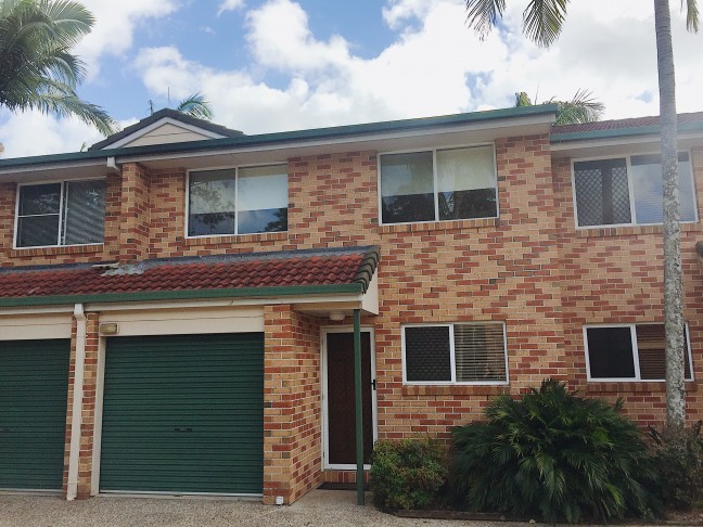 FRESHLY RENOVATED TOWNHOUSE