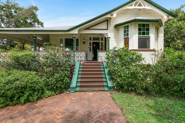 HISTORICAL NAMBOUR HOME - STONELEIGH - A PERIOD PROPERTY LIKE NO OTHER!!