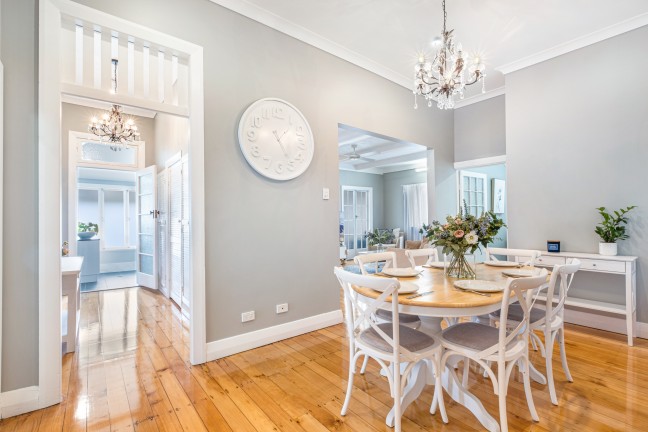 Breathtaking Queenslander will Delight!