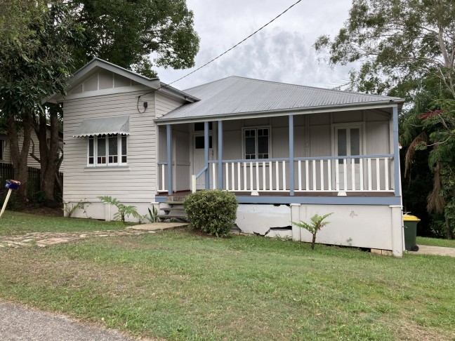 Character Queenslander Cottage - UNDER APPLICATION