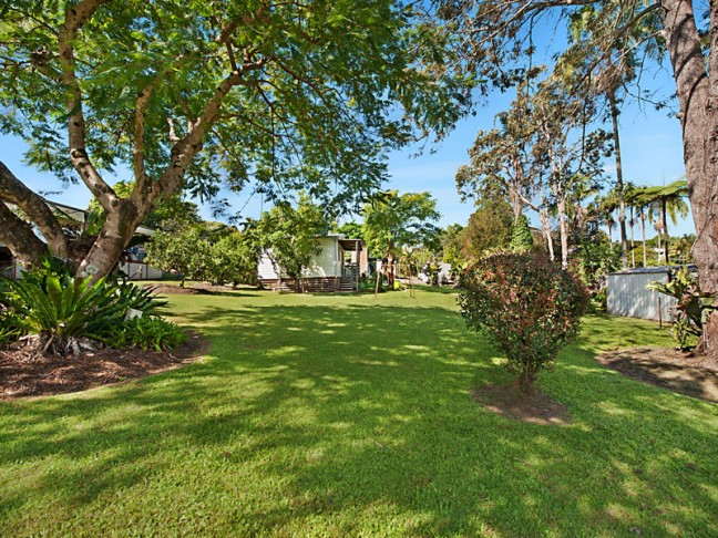 1/2 Acre 400 metres to Woombye Village