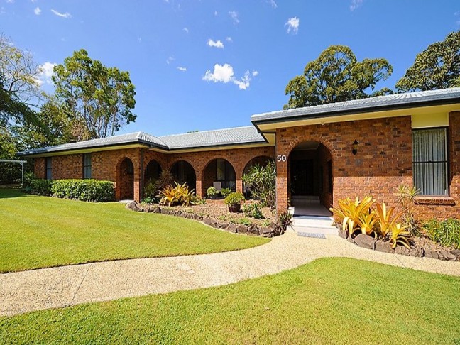 ELEGANT ACREAGE IN LUSH SETTING!