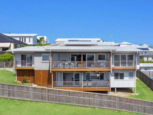 COASTAL DESIGNER HOME WITH SWEEPING VIEWS!