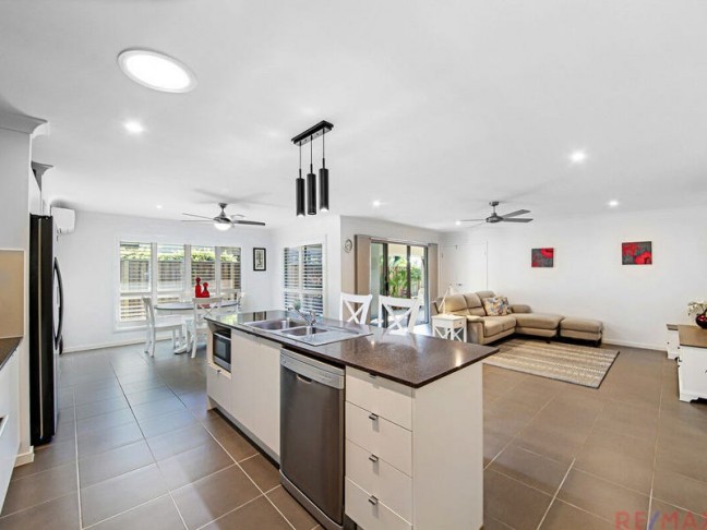 SPACIOUS LIVING IN PELICAN WATERS