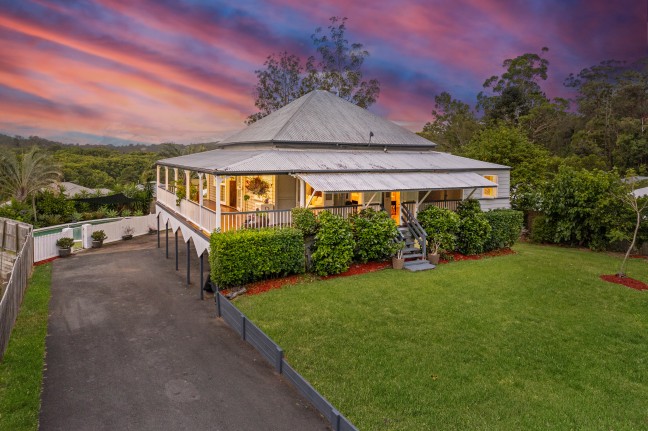 Perren Manor: 1913 Queenslander Built by Pioneering Family!