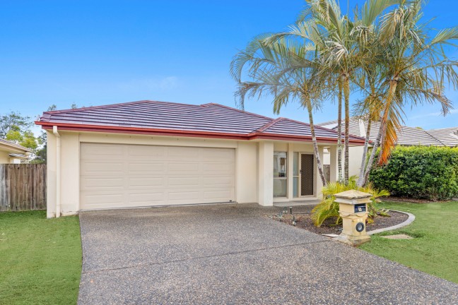 PERFECTLY POSITIONED FAMILY HOME!