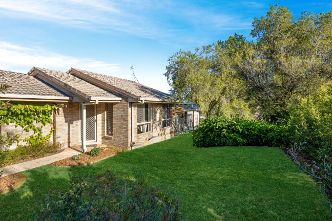 Family-Friendly Living, 809m2 Corner Block, Dual Street Access!