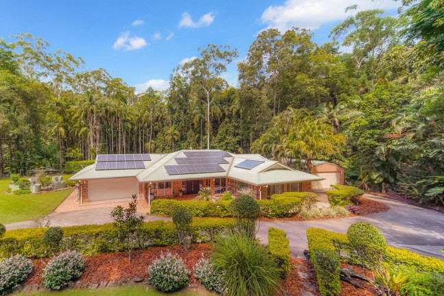 Private Acreage Home in Stunning Rainforest Surrounds