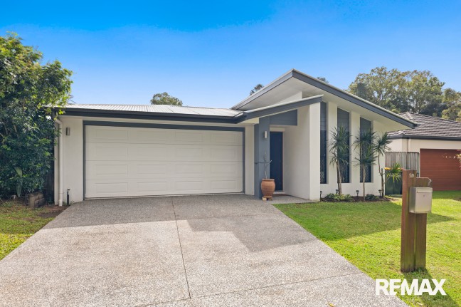 Single-Level Comfort in a Highly Sought-After Neighbourhood