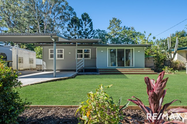 Newly renovated 4 bedroom home with air conditioning and leafy outlook.