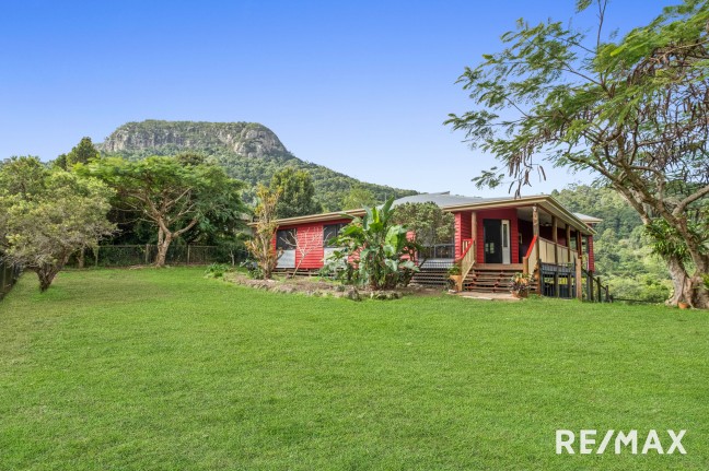 Expansive Maroochy River Character Home