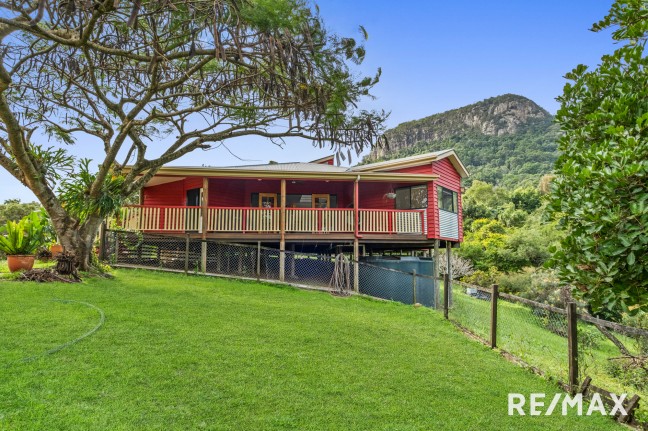 Expansive Maroochy River Family Home