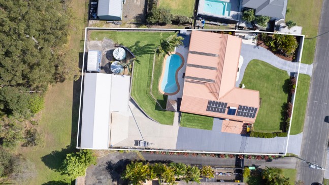 MAGNIFICENT HOME ON 2,136M2 BLOCK! SHEDS, POOL & MORE!