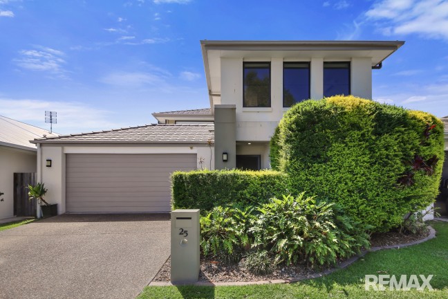 Stylish 4 bedroom home plus study and multiple living areas only 10 minutes to Caloundra beach's.