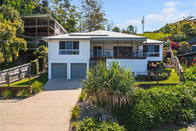 Modern, Elevated Hinterland Home and Studio - Coastal Views and Dual Living Potential