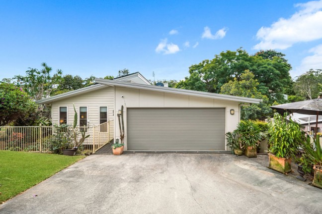 Modern Home set in Private, Leafy Surrounds In Woombye