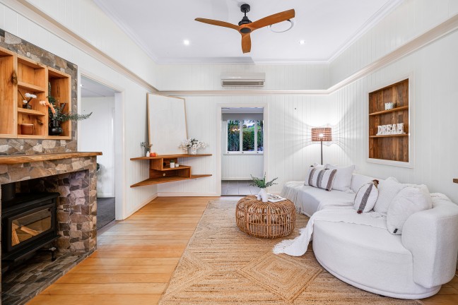 Charming Queenslander with Character and Views