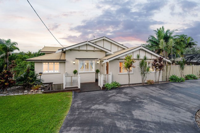 Charming Queenslander with Character and Views