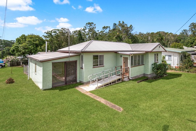 Entry Level Home or Renovator's Delight on Large Versatile Block