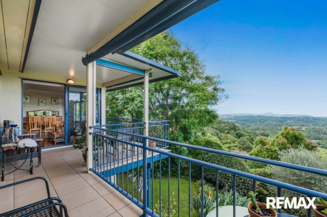 Mapleton Character Home With Dual-Living & Views