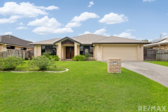Large 5 bedroom family home with ducted air conditioning close to Parklands Shopping Centre.