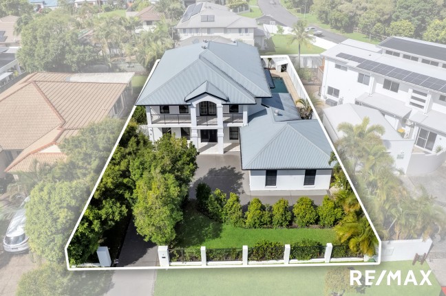 Supersized Family Living in Golf Precinct - Selling Now!