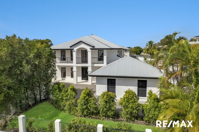 Supersized Family Living in Golf Precinct - Selling Now!