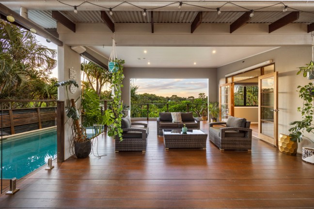 Expansive Entertainer, Panoramic Views!