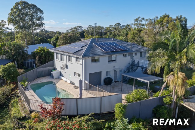 DUAL LIVING POTENTIAL WITH NORTH FACING VIEWS & ENDLESS POSSIBILITIES