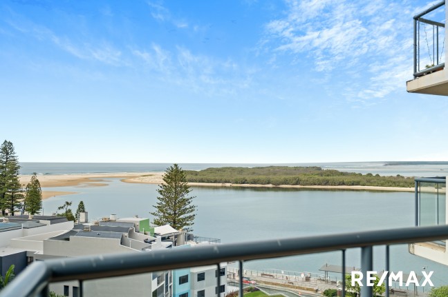 Fully Furnished in Heart of CBD: Views, Lifestyle, Location - Selling Now!