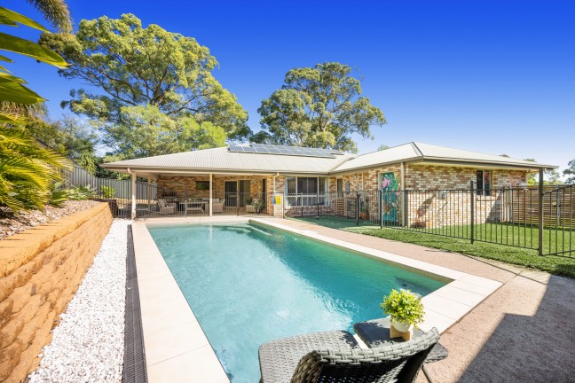 Family Entertainer on 832m2 Block!