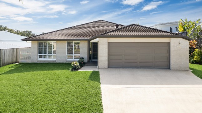 Stunning Family Home! 657m2 Block!