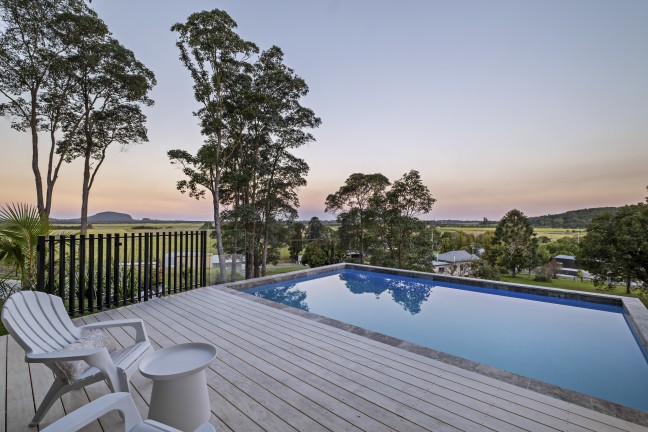 Prestige Dual-Living Property with Spectacular Coast to Hinterland Views