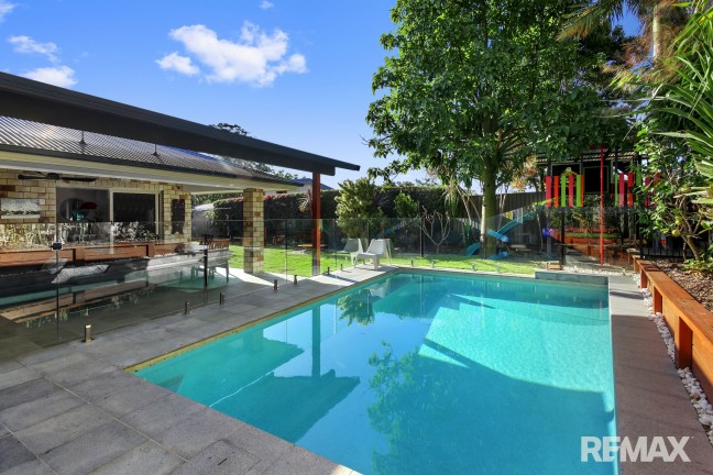 Short term lease 3-4 months only. Family Friendly 4 bedroom home with ducted airconditioning & pool in Flame Tree