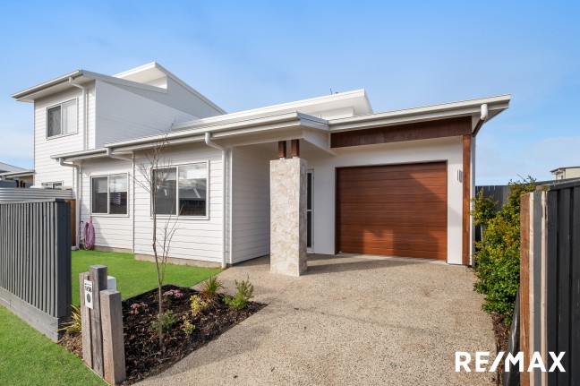 Modern Comfort, Low-Maintenance Living in Booming Nirimba