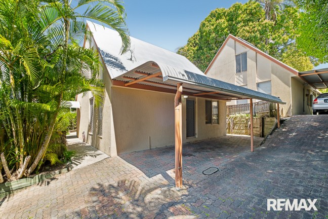 Private Stand-Alone Townhouse in Leafy, Quiet Pocket